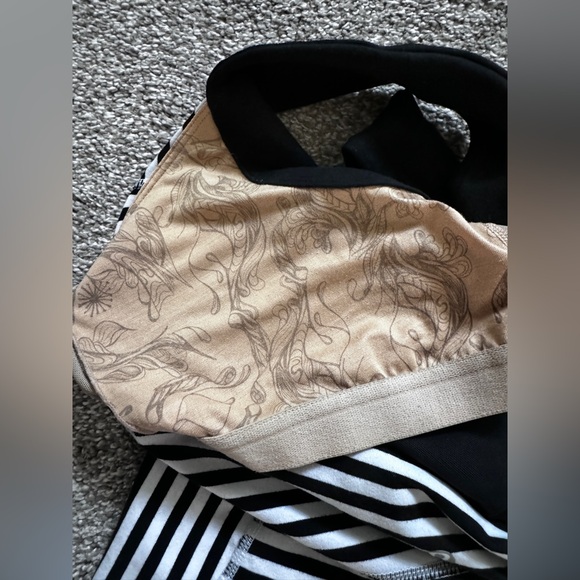 LULULEMON Scoop Neck Tank Black White Bold Stripes Racerback Shelf Bra Size 10 - Picture 3 of 5